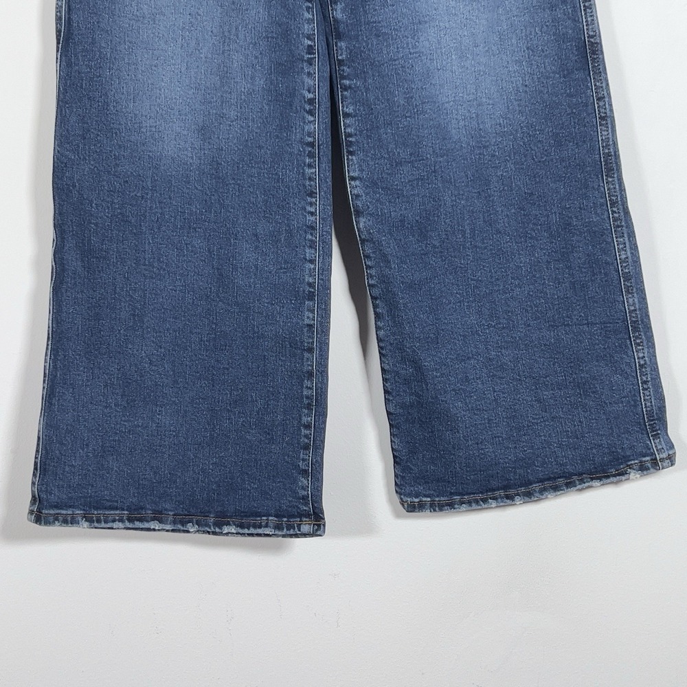 Good American High-Rise Wide-Leg Jeans in Medium Blue - Picture 5 of 15